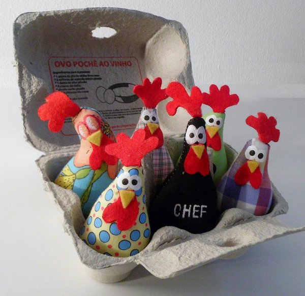 Schachtel mit 6 glückliche Hühnern