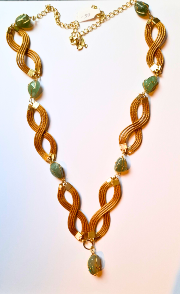 Halskette Goldgras mit grünen Quarzsteinen