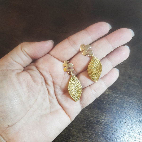 Ohrringe mit blatt aus Goldgras